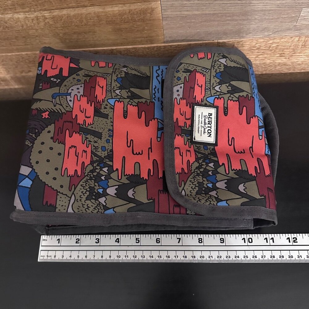 Burton Snowboards Insulated Lunch Bag Forest Print - Small Puncture on Interior - Picture 9 of 16